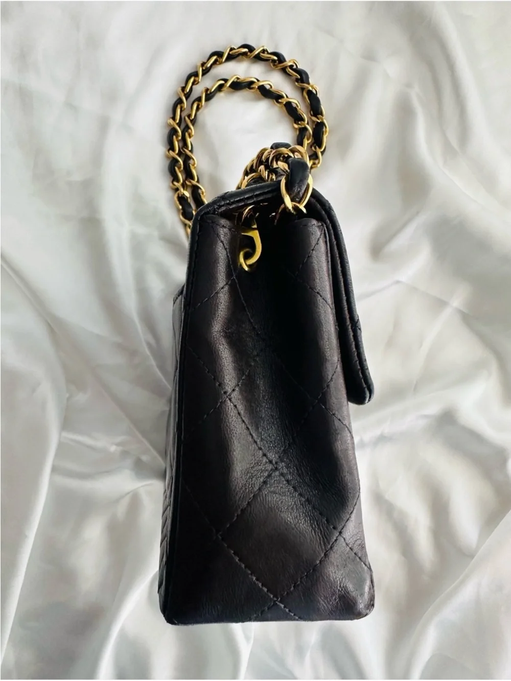 CHANEL Black Quilted Leather Crossbody Bag with Gold Hardware - Picture 14 of 14